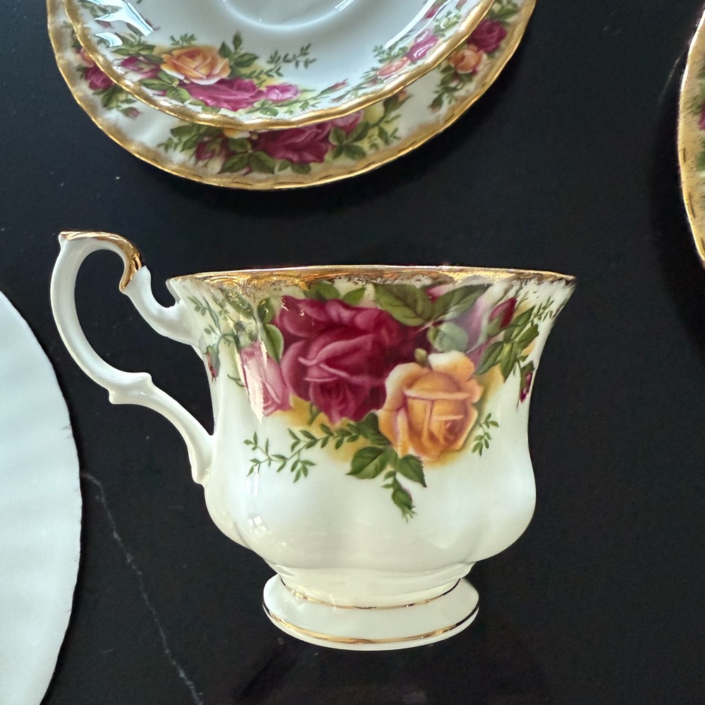VINTAGE ROYAL ALBERT 1962 Old Country Roses Four Piece Tea Set - Picture 6 of 12
